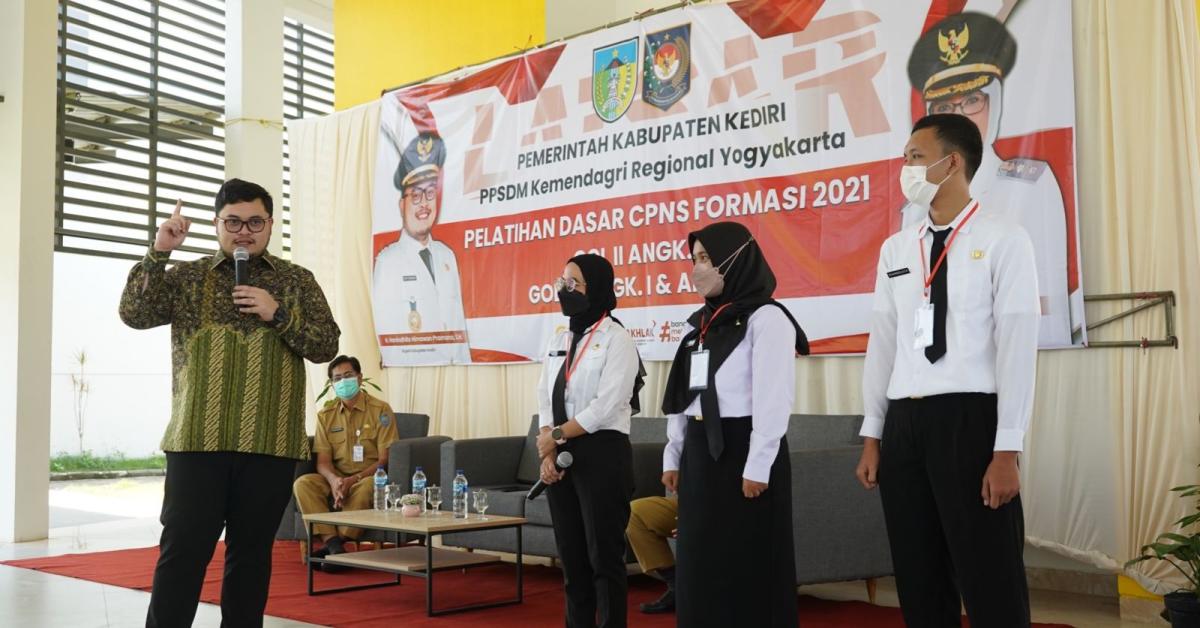 Tiga CPNS Ini Berani Kritik Pemerintah di Hadapan Bupati Kediri, Begini Nasibnya...