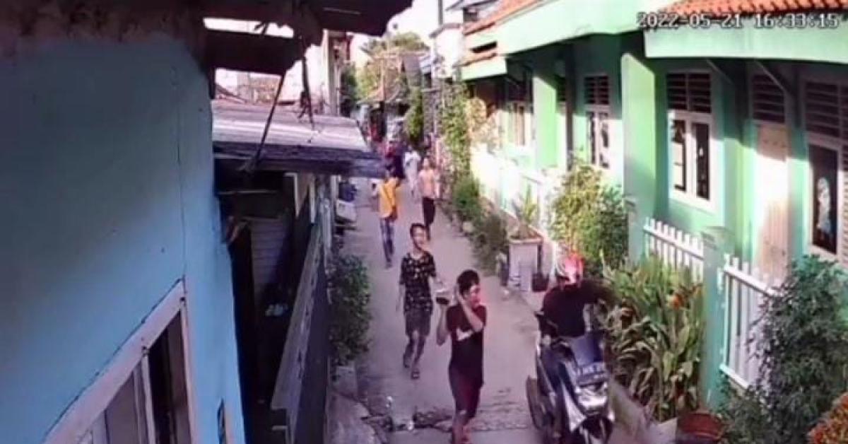 Viral Jambret HP di Bekasi Terekam CCTV, Nekat Beraksi Di Permukiman Padat Penduduk, Begini Kejadiannya 