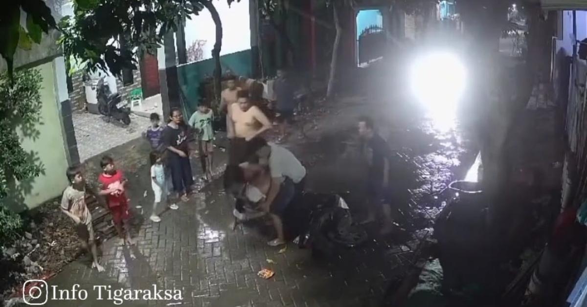 Viral! Dua Pelaku Curanmor di Tangerang Dihajar Warga Usai Aksinya Dipergoki Pemilik Motor
