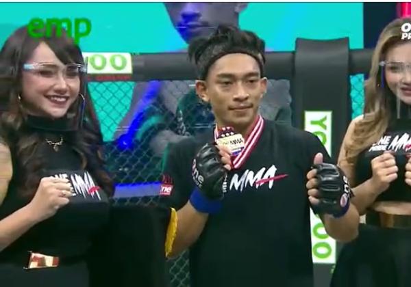 Tampil All Out, Dimas Wiradinata Mahasiswa UEU Libas Lawanya di MMA One Pride