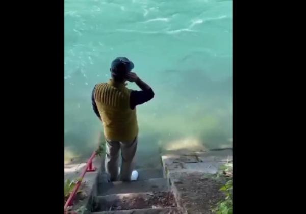 Moment Haru Ridwan Kamil Azan di Tepi Sungai Aare: Semoga Didengar Sang Anak Seperti Dulu Ketika Dilahirkan