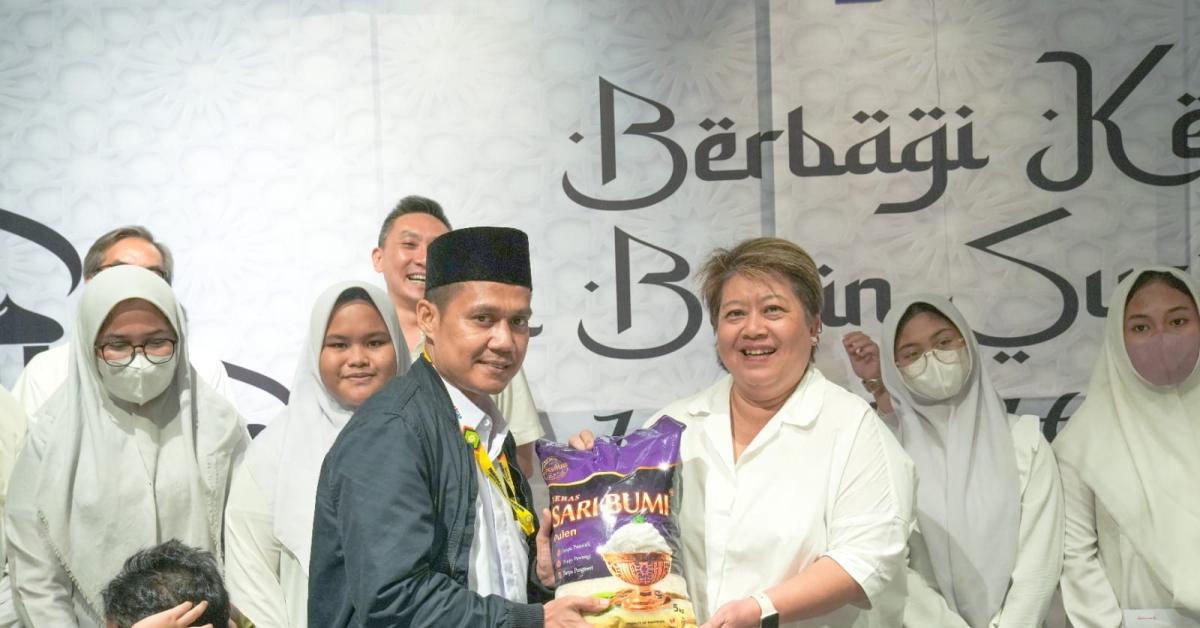 Berbagi Kemuliaan di Bulan Suci Ramadhan, TJSL Sarinah Bagikan Ratusan Kilo Beras ke Anak Yatim