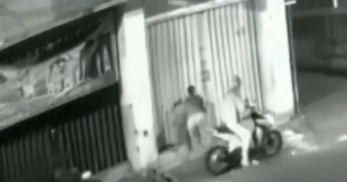 Bikin Ngeri, Aksi 4 Pemuda Ngebegal 2 Remaja di Duren Sawit Terekam CCTV