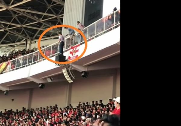 Viral Laga Timnas Indonesia vs Thailand Piala AFF 2022, Seorang Suporter Nekat Nonton di Atas Speaker