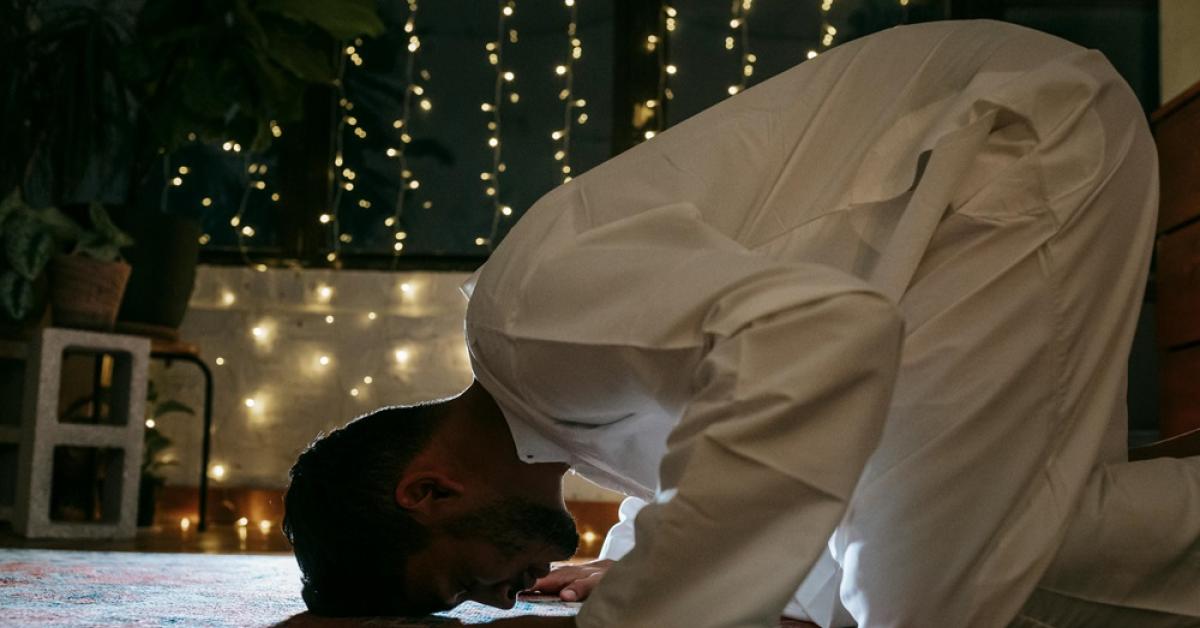 4 Keutamaan Salat Tahajud: Pintu Keberkahan yang Terbuka Lebar
