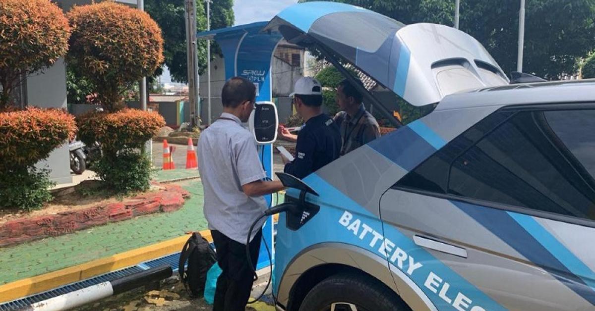 Terus Akselerasi Ekosistem Kendaraan Listrik, PLN Tambah 5 Unit SPKLU di Palembang