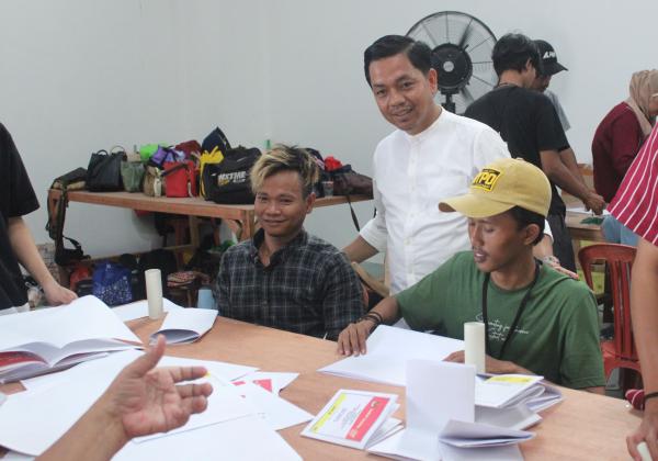 KPU Kabupaten Bekasi Kerahkan 1000 Orang Lipat Surat Suara, Termasuk 5 Petugas Disabilitas