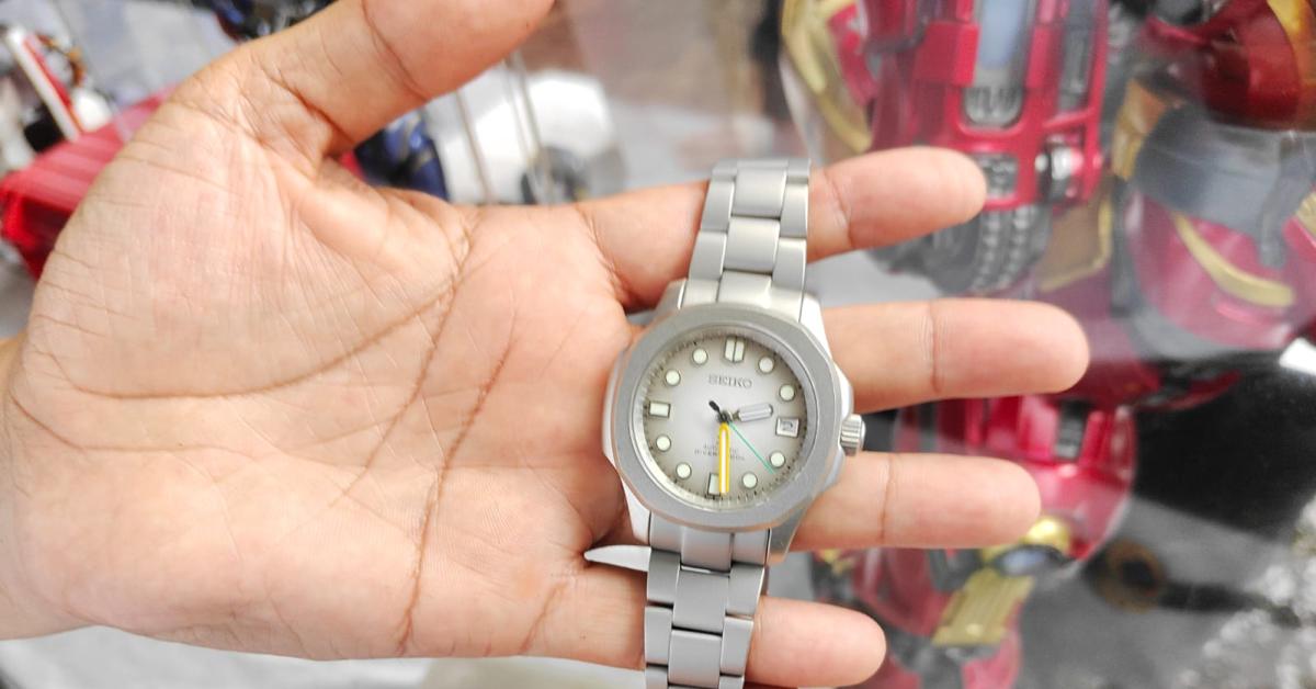 Diskusi Bareng Anak Muda, Gibran Beli Jam Tangan Modifikasi UMKM Lokal Kota Bekasi