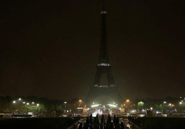 Penghormatan Kepergian Ratu Elizabeth, Wali Kota Paris akan Matikan Lampu Menara Eiffel 