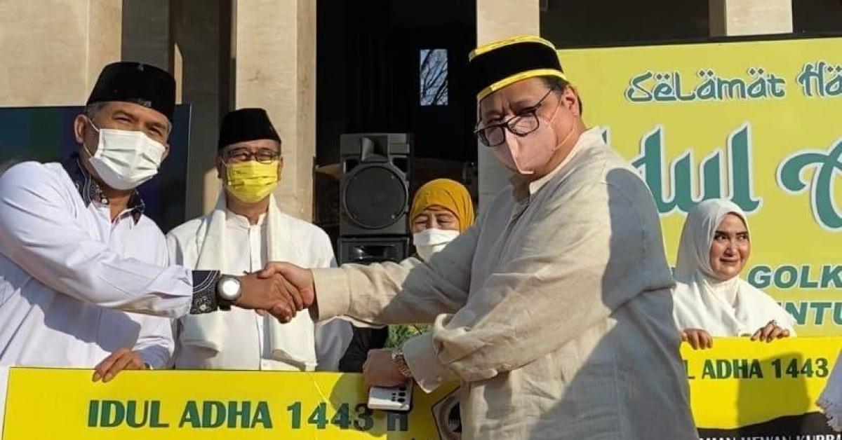 Ketum Golkar Airlangga Hartarto Bagikan Langsung 93 Sapi dan 48 Kambing Kurban, Dijamin Bebas PMK