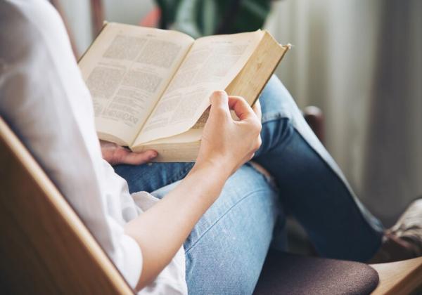 Tips Menumbuhkan Minat Membaca Buku agar Lebih Menyenangkan