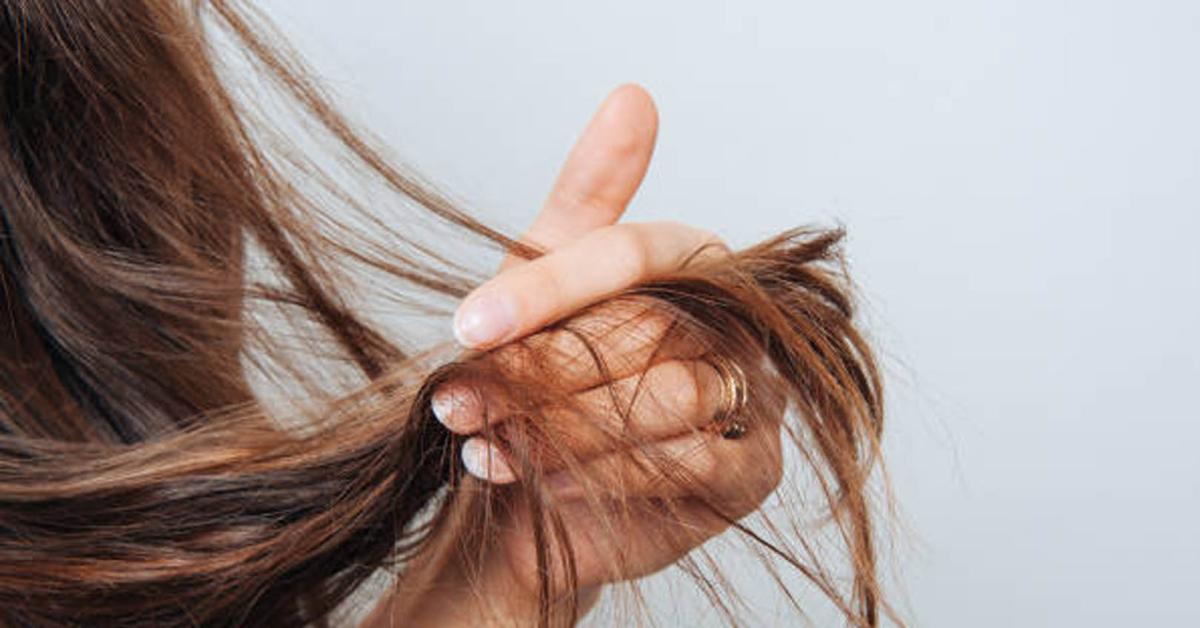 Mau Hasil Catok Rambut Tahan Seharian? Ikuti Tips Berikut Ini