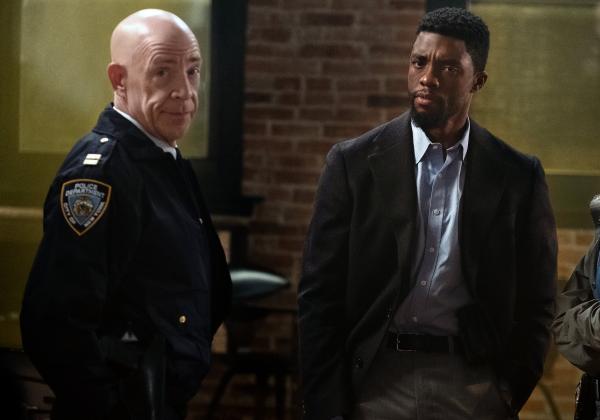 Sinopsis Film 21 Bridges, Perlihatkan Aksi Chadwick Boseman Mendapatkan Misi untuk Menangkap Para Pembunuh Polisi