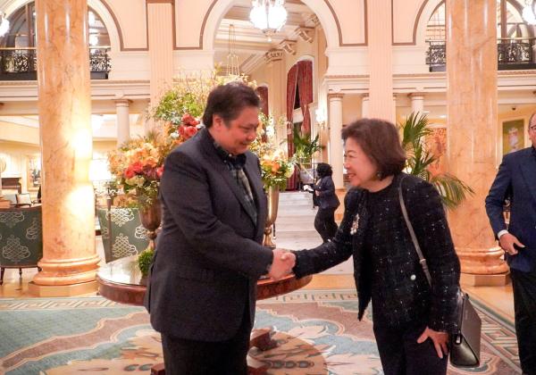 Menko Airlangga dan MD World Bank Mari Pangestu Bahas Sustainable Development Goals di Washington