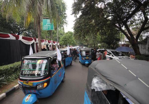 Deklarasikan Dukungan, Pengemudi Bajaj Yakin Prabowo-Gibran Berikan Keadilan untuk Rakyat Bawah 