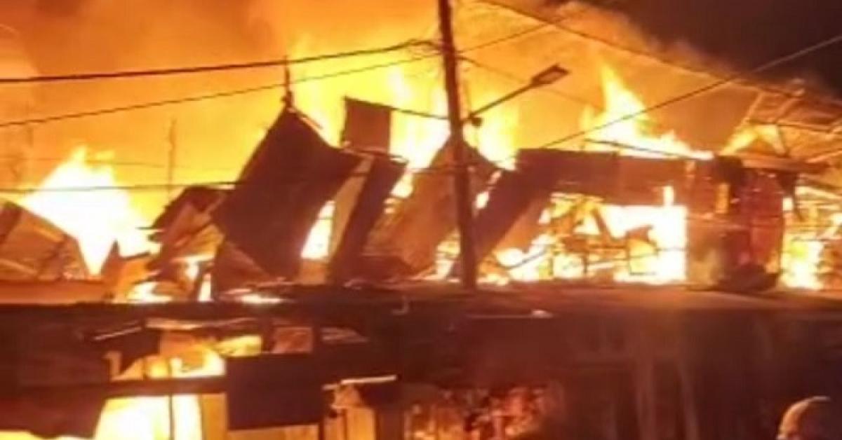 Diduga Overload Listrik, 100 Rumah Terbakar