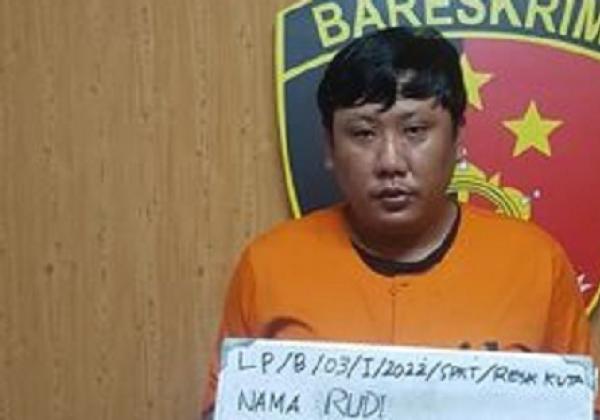 Kenalan di FB, Janjian di Bali, Seminggu Bercinta, Endingnya...