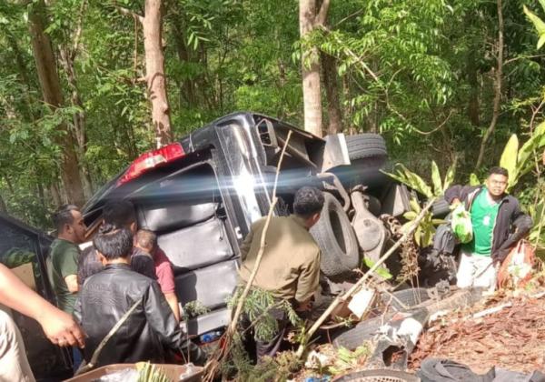 Polres Bantul Tangani Kecelakaan Elf Bawa 17 Penumpang di Jalur Cino Mati Bantul Daerah Istimewa Yogyakarta