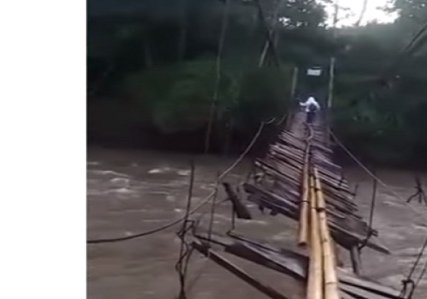 Ngeri! Jembatan di Cianjur Viral karena Keadaannya yang Sangat Memprihatinkan