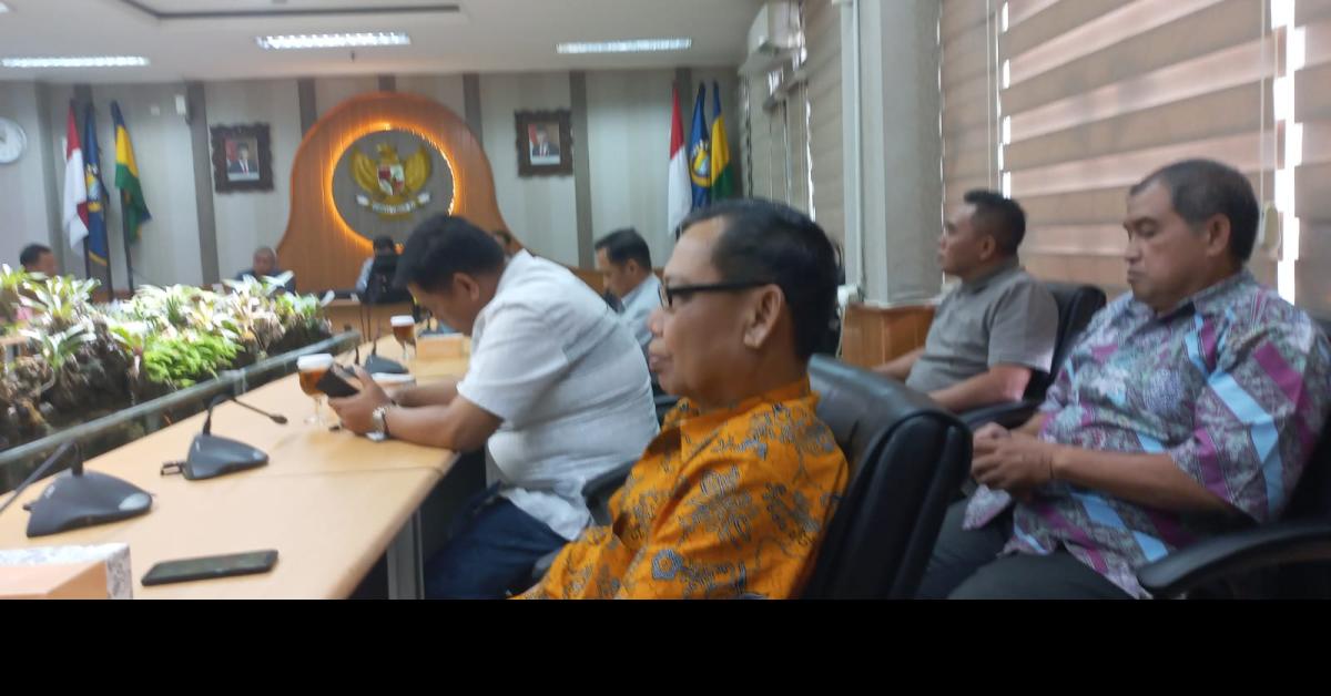 Pengembang Tidak Transparan, Warga Datangi Gedung DPRD Kota Bandung 