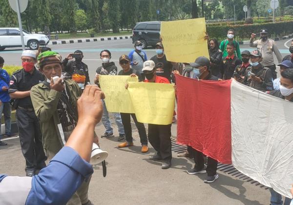 Jurnalis dan LSM Tangerang Gelar Unjuk Rasa Kecam Voice Note Kades Wanakerta yang Dinilai Lecehkan Profesi