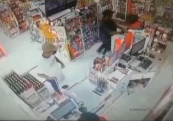 Dua Pria Todongkan Pistol ke Kasir Minimarket di Bekasi, Polisi Bilang Bukan Perampokan, Ini Alasannya