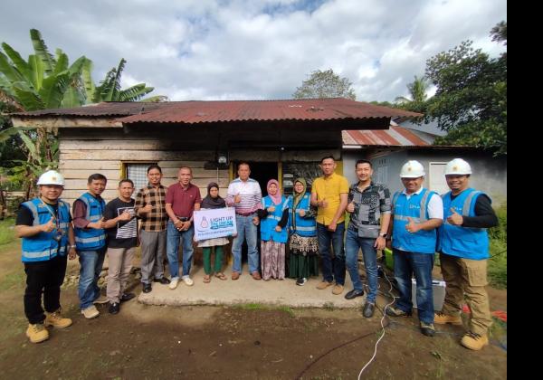 Bertambah Lagi, Program Light Up The Dream PLN di Sumbar Bantu Nyalakan Sambungan Listrik 50 Rumah