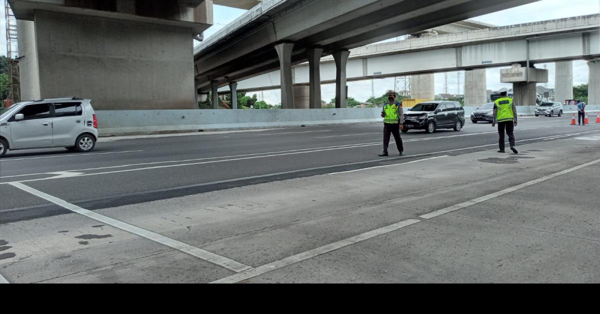 Jalan Layang TOL MBZ Sempat Ditutup, Arus Lalu Lintas TOL Jakarta Arah Cikampek Ramai Lancar