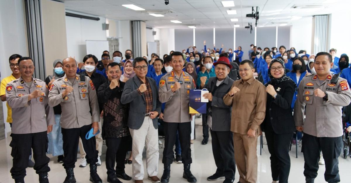 Universitas Esa Unggul Kampus Tangerang Mengelar Seminar Membangun Attitude yang Baik untuk Indonesia Unggul