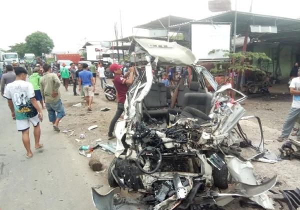 Terungkap, Identitas 6 Korban Tewas Kecelakaan Toyota Avanza Tabrak Truk Minyak di Cirebon