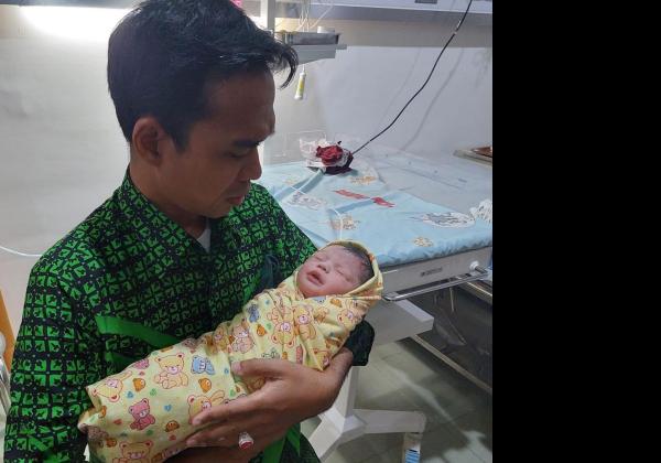 Anak Pertama UAS dan Fatimah Az Zahra Lahir, Sandiaga Uno Ikut Mendoakan