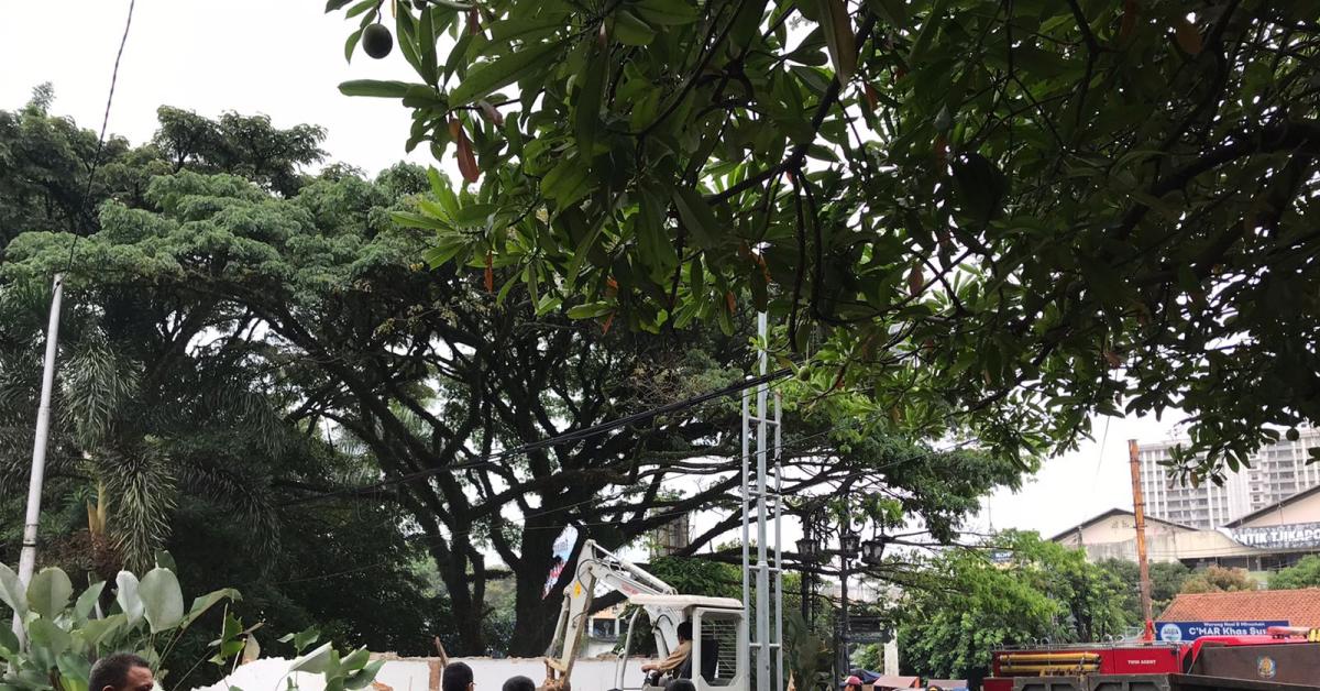 Kembalikan Fungsi RTH, Pemkot Bandung Tertibkan Bangunan Liar di Cikapundung River Spot