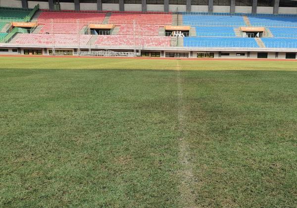 Usai Acara Pemkot Bekasi, Rumput  Stadion Patriot Chandrabaga Rusak