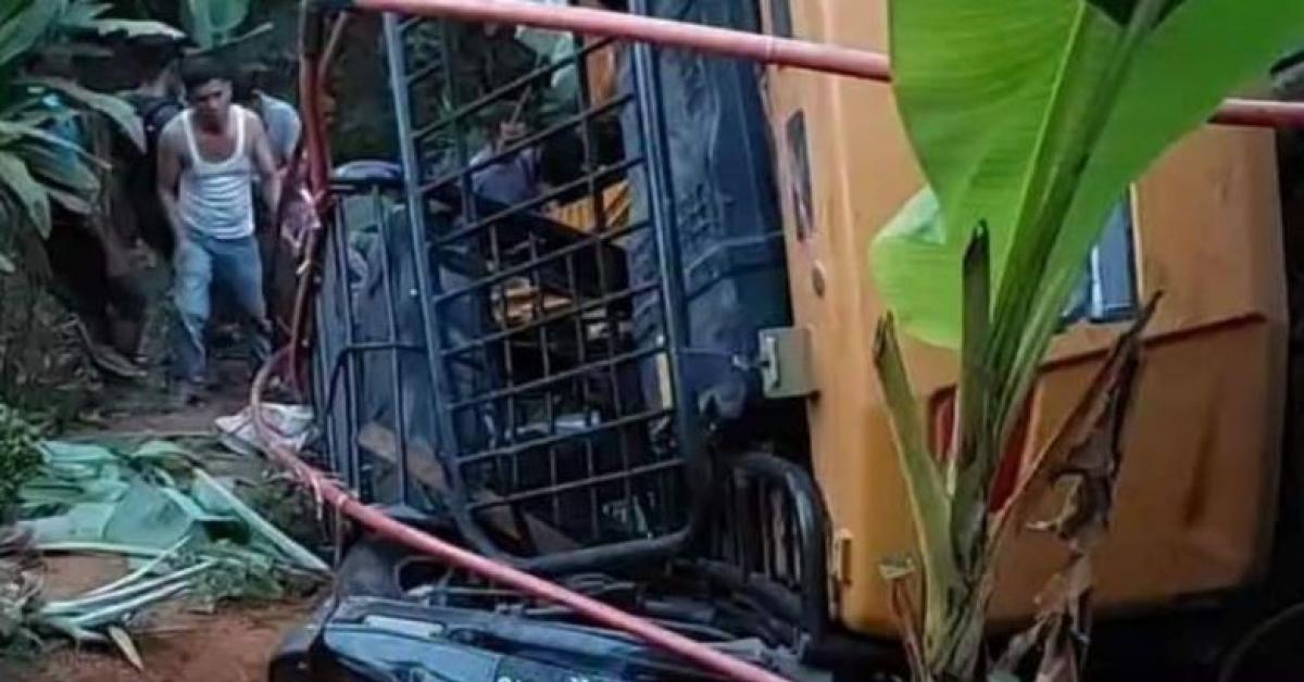 Kecelakaan Maut Mukomuko, 7 Orang dalam Satu Keluarga Tewas Mengenaskan di Mobil Kijang yang Tertiban Alat Berat