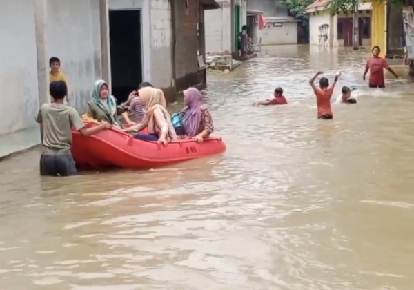 Ratusan Rumah di Karangsari Kabupaten Bekasi Terendam Banjir Hingga 1 Meter 
