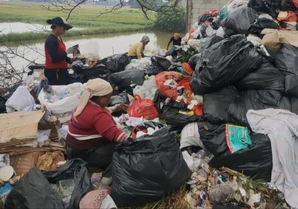 Pengepul Sampah Ilegal di Tengah Pemukiman, Warga Gintung Tangerang Protes