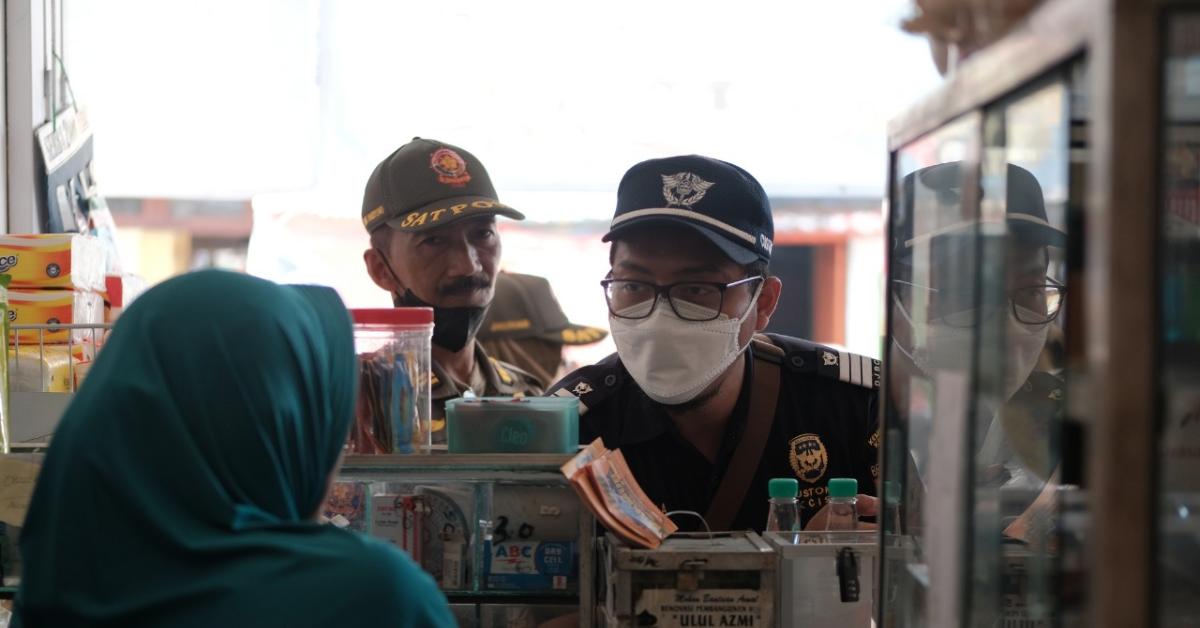 Tekan Peredaran Rokok Ilegal, Bea Cukai Lakukan Operasi Pasar Gabungan