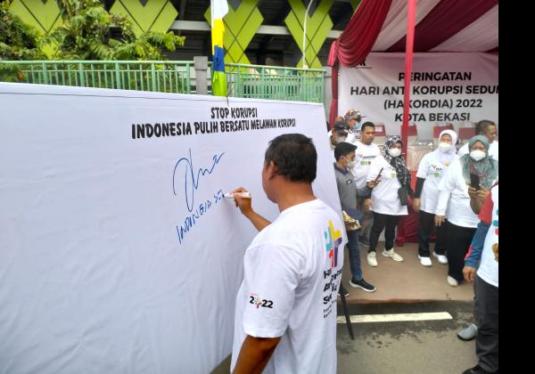 Bersama Pelajar, TNI dan Polri, Plt Wali Kota Bekasi Tri Adhianto Berkomitmen Anti Terhadap Korupsi