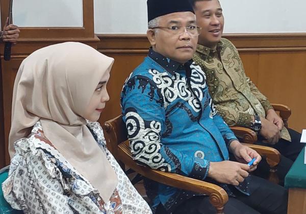 Dengarkan Kesaksian Eks Manajer Derry, Teuku Ryan dan Ria Ricis Kompak Hadir di Sidang Perceraian