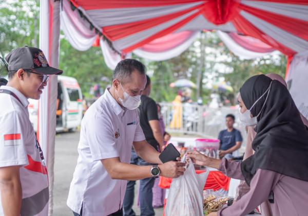 Safari Ramadhan BUMN 2023: Kementerian BUMN Bersama Telkom Bagikan 1000 Paket Sembako Murah di Batulicin
