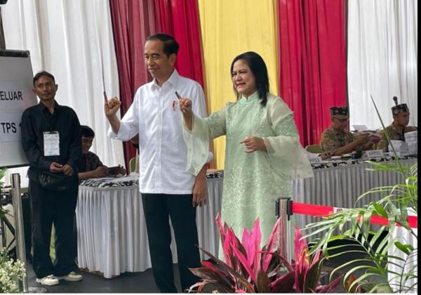 Usai Coblos, Jokowi dan Iriana Pamer Jari Kelingking, Harap Pemilu Berjalan Jujur dan Adil