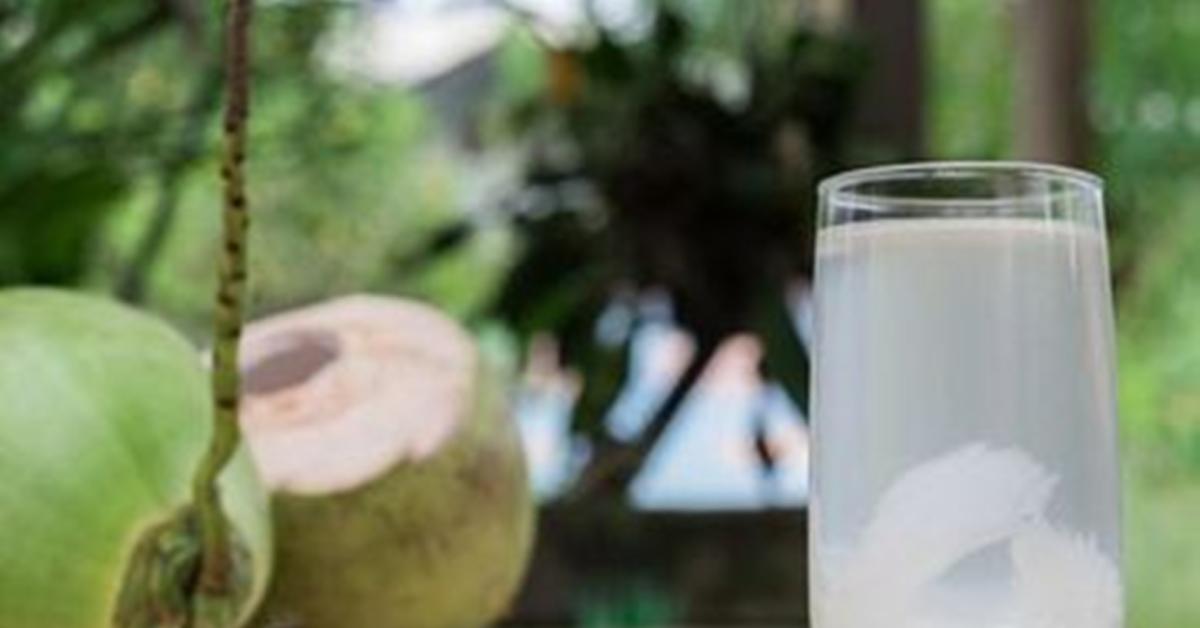 Mau Awet Muda? Berikut 3 Rahasia Menghilangkan Kerutan di Wajah Secara Alami dengan Air Kelapa