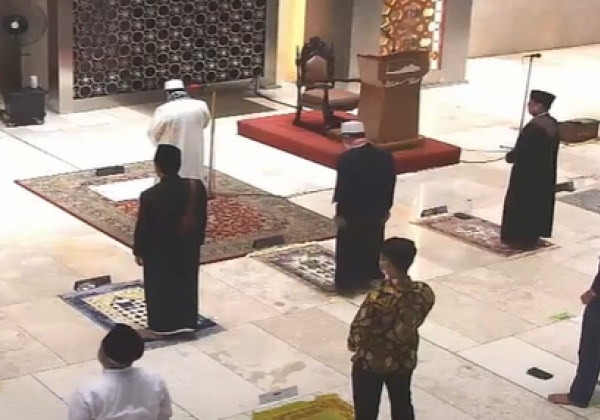 Jalankan Fatwa MUI, Masjid Agung Albarkah Kota Bekasi Siap Rapatkan Shaf Jamaah 