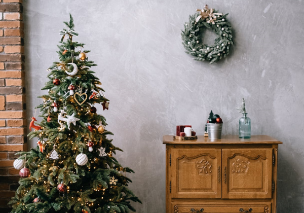  5 Cara Menghias Pohon Natal Supaya Tampilannya Terlihat Mewah