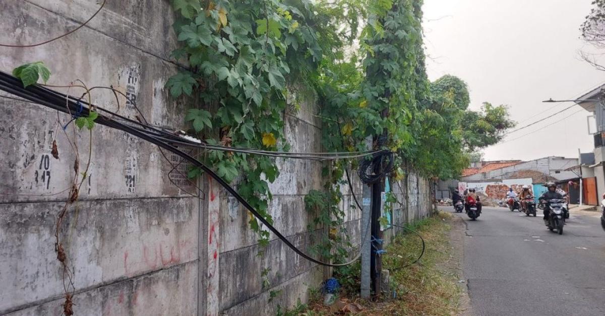 Jaga Estetika, DBMSDA Kota Bekasi Bakal Turunkan Kabel yang Melintang