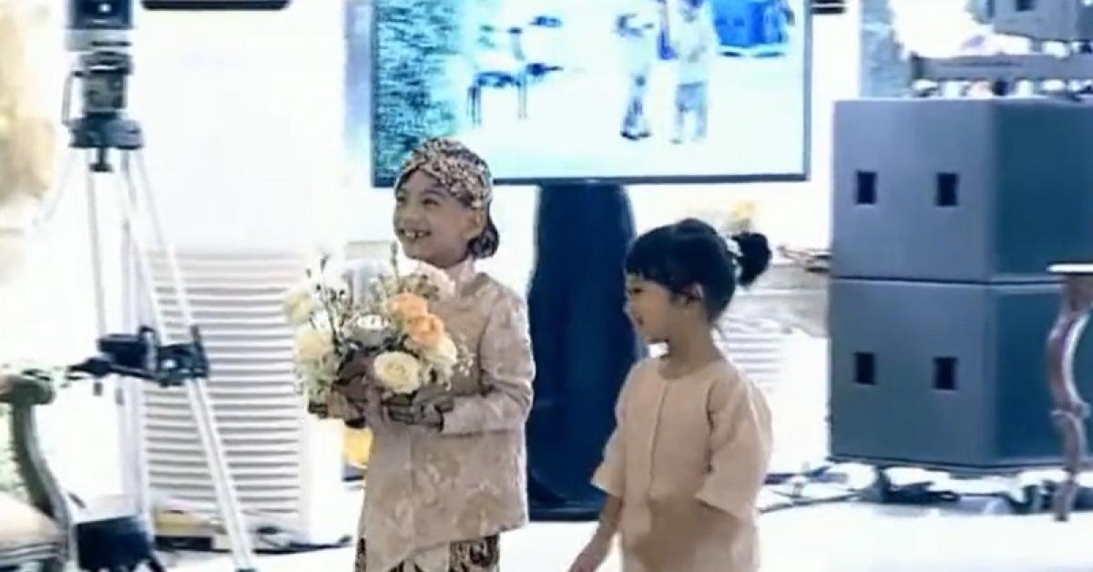Momen Gemas Cucu Jokowi Antar Cincin Pernikahan ke Kaesang dan Erina