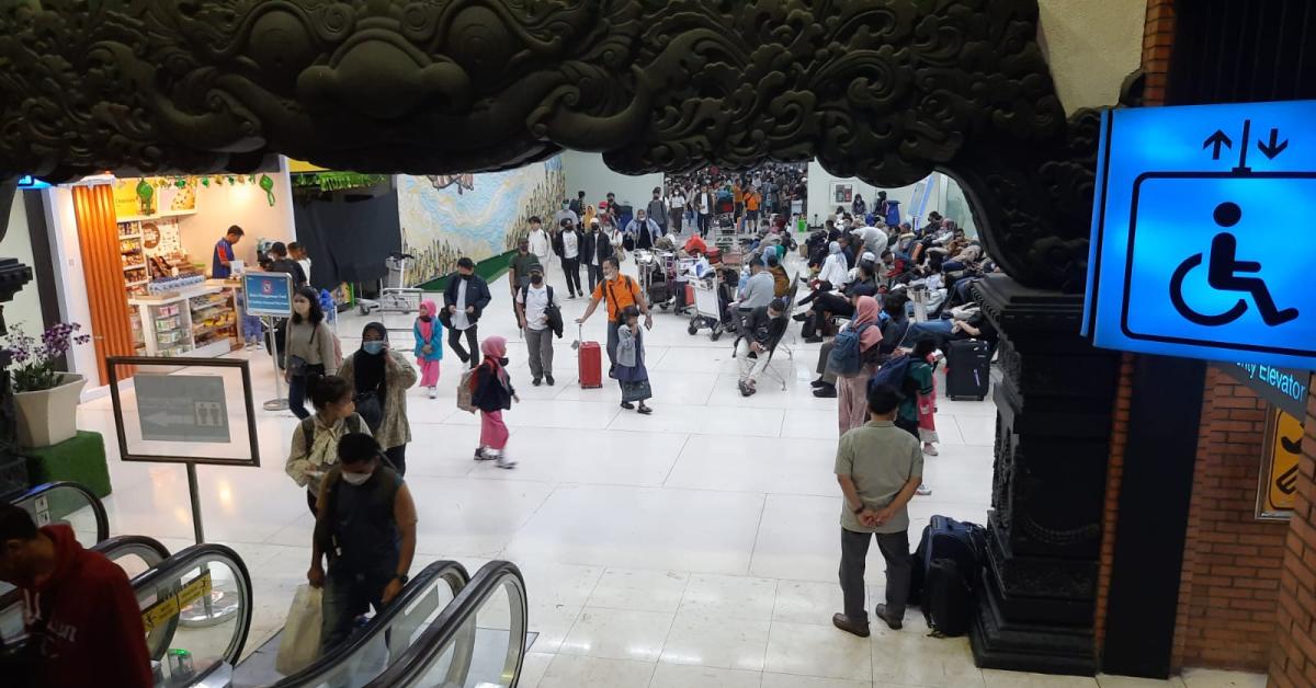 Suasana Mudik di Bandara Soekarno Hatta Terminal 1A 9320c9022e6cc98298464a6ea4fe2659.jpg