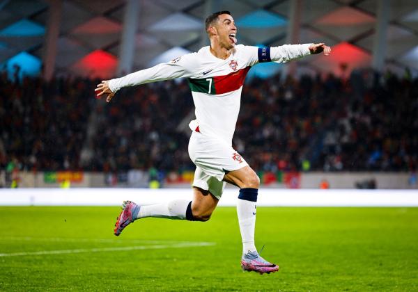 DM Dibalas Cristiano Ronaldo, Netizen Indonesia Ini Hoki Seumur Hidup