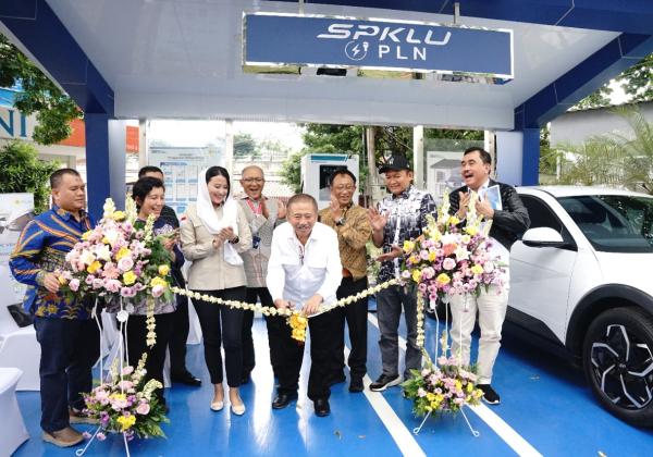 Dukung Ekosistem Kendaraan Listrik, Anggota Komisi VII DPR RI Resmikan SPKLU PLN di Jawa Tengah