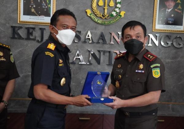 Perkuat Sinergi, Bea Cukai Jalin Kerja Sama dengan Kejaksaan melalui Kunjungan Kerja dan Penyidikan Terpadu